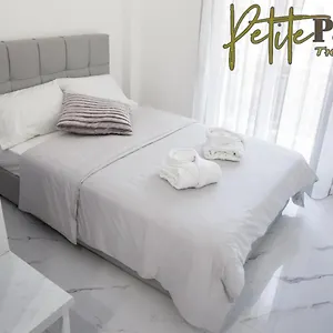 κάντε κράτηση εδώ